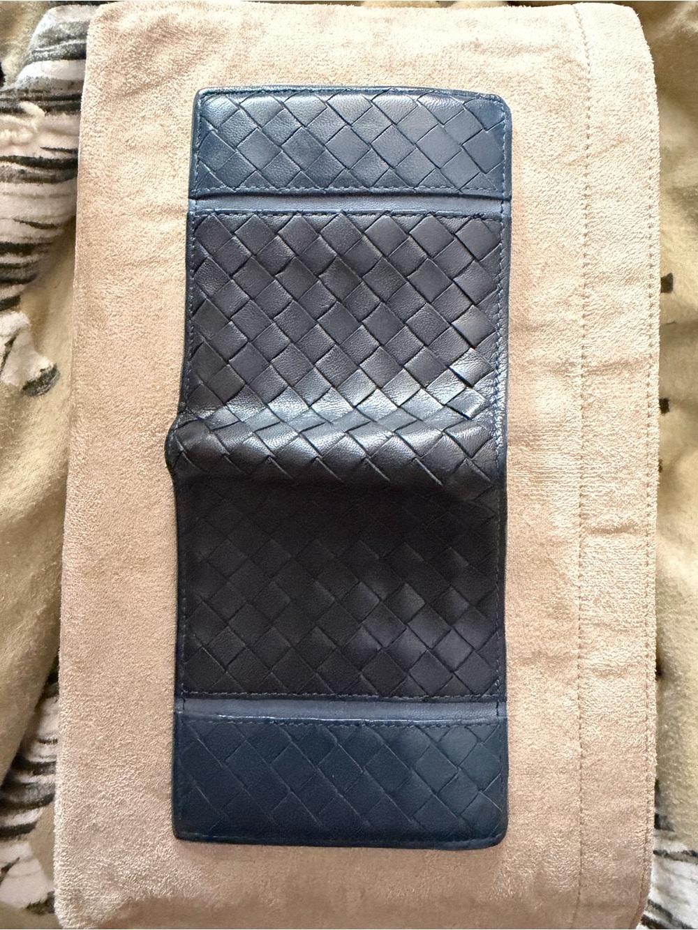 Bottega Veneta Black & Navy Blue Intrecciato Leather Bi-Fold Wallet, Classy! - Picture 4 of 16